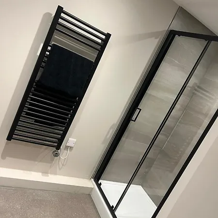 2 Bedroom Ensuite 公寓