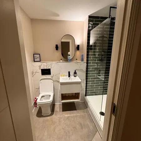 דירה 2 Bedroom Ensuite לידס