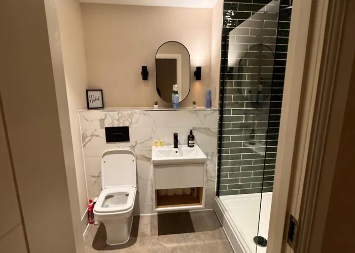 2 Bedroom Ensuite Apartment *